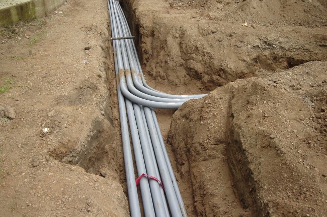 Vật liệu nào bảo vệ đường ống chôn ngầm?